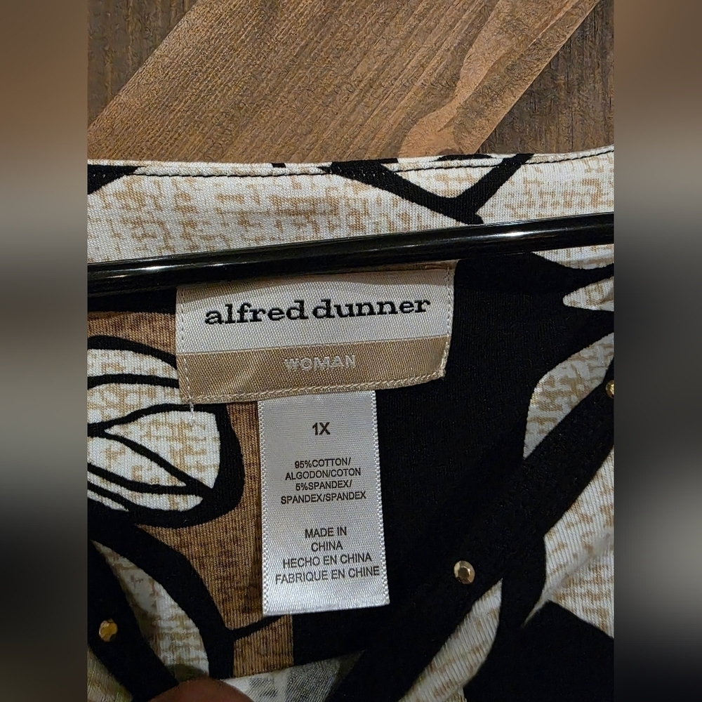 Alfred Dunner Woman Floral Leaf 3/4 Sleeve Top Size 1X - Picture 3 of 4